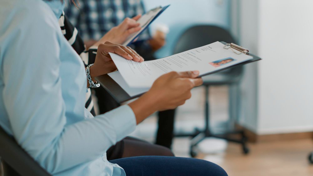 Como se comportar em uma entrevista de emprego ( Guia completo 2026 )